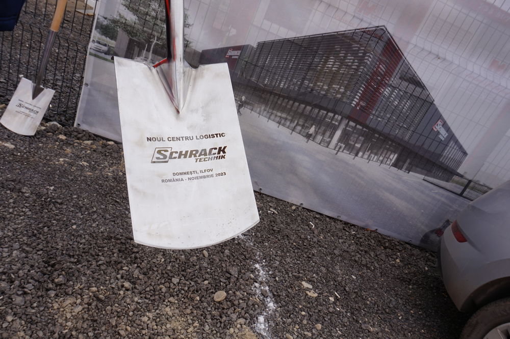 echipa Schrack Technik pe santier constructie centru logistic si sediu de birouri