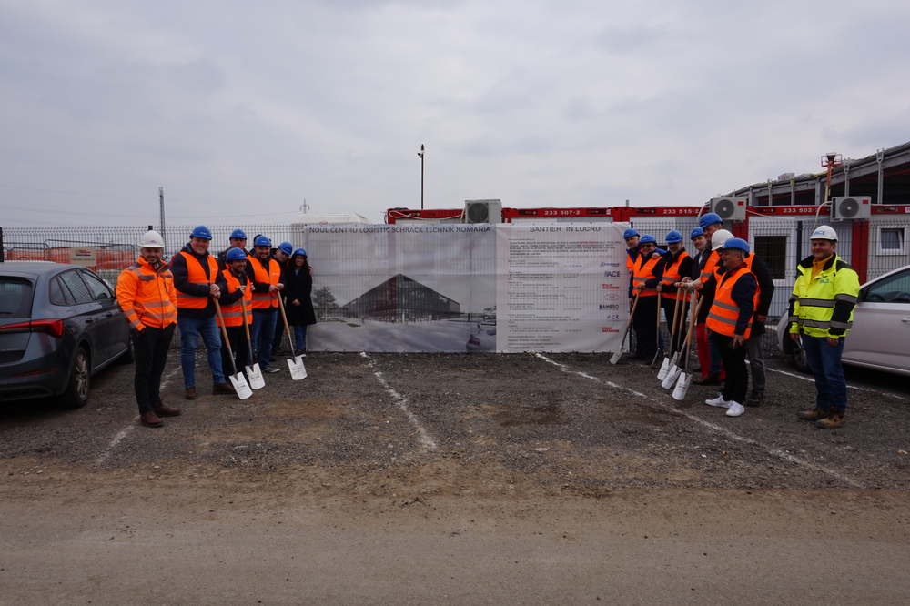 echipa Schrack Technik pe santier constructie centru logistic si sediu de birouri